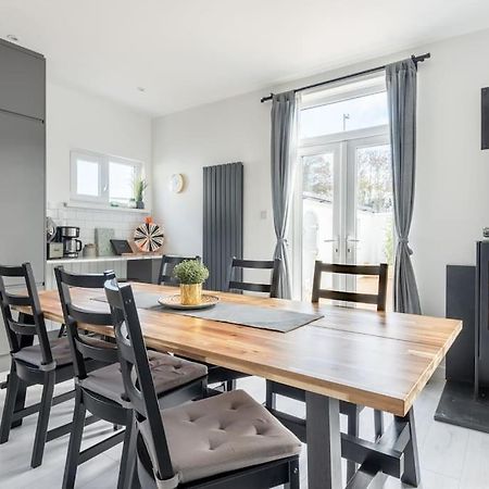Spacious, Modern Home, Central Newquay W/ Parking Exterior photo
